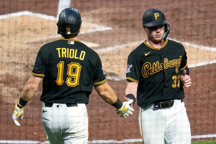 Hill has 4 hits, Giants fall to Buccos